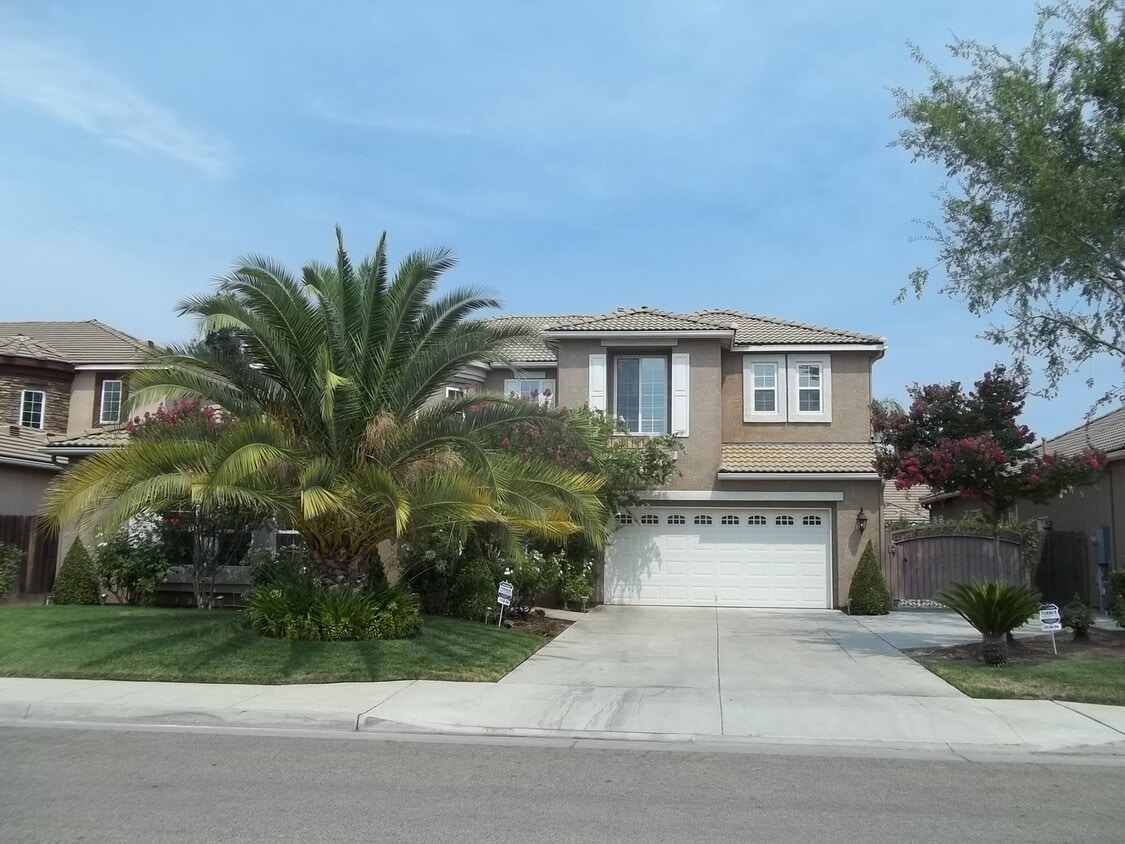 Primary Photo - Large and spacious 2-Story home in Clovis ...
