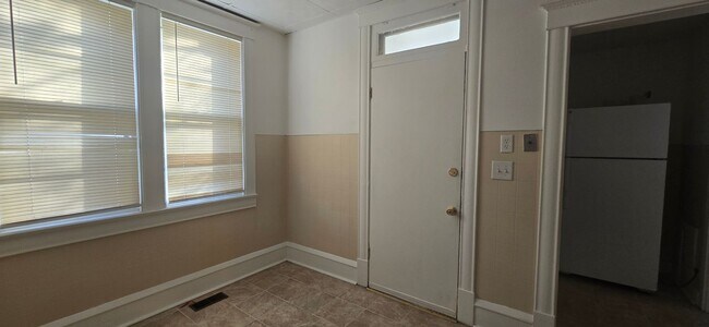 Foto del edificio - 1 bed , 1 bath Apartment within Duplex