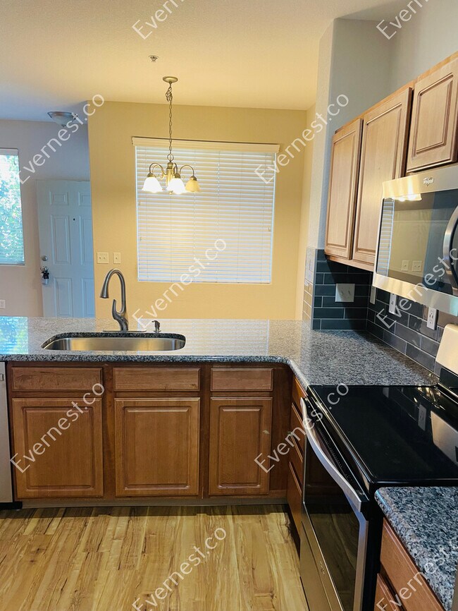 Building Photo - 3-Bed/2.5-Bath/ Voucher Accepted/Available Soon!