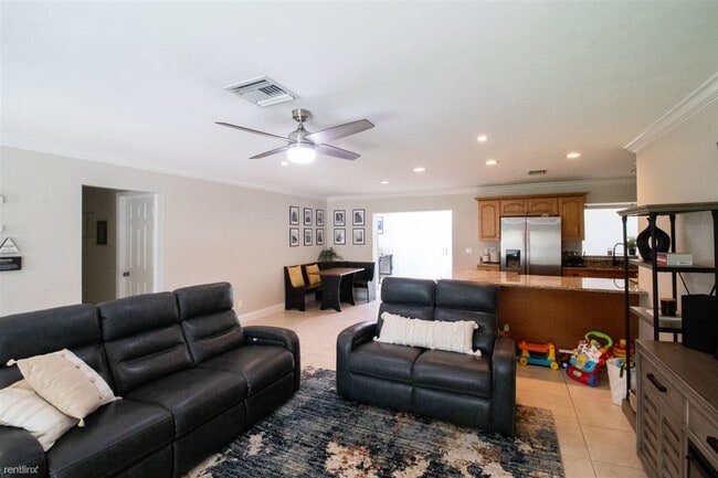 Building Photo - 3 br, 2 bath House - 749 Nottingham Drive
