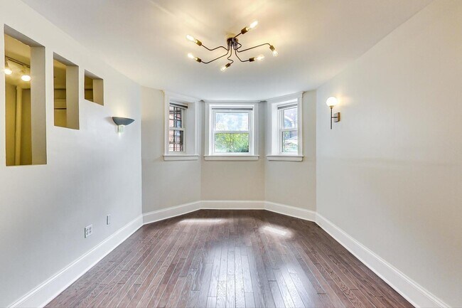 Foto del edificio - 2340 W Augusta Blvd