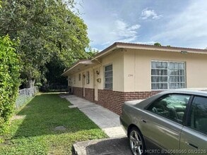 Building Photo - 2541 Taylor St