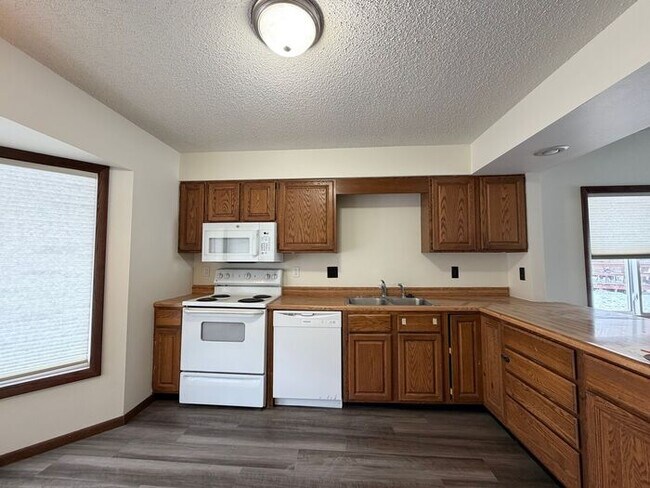 Building Photo - $1,400 | 3 Bedroom, 2 Bathroom House | Pets Negotiable* | Available for an Immediate Move In!