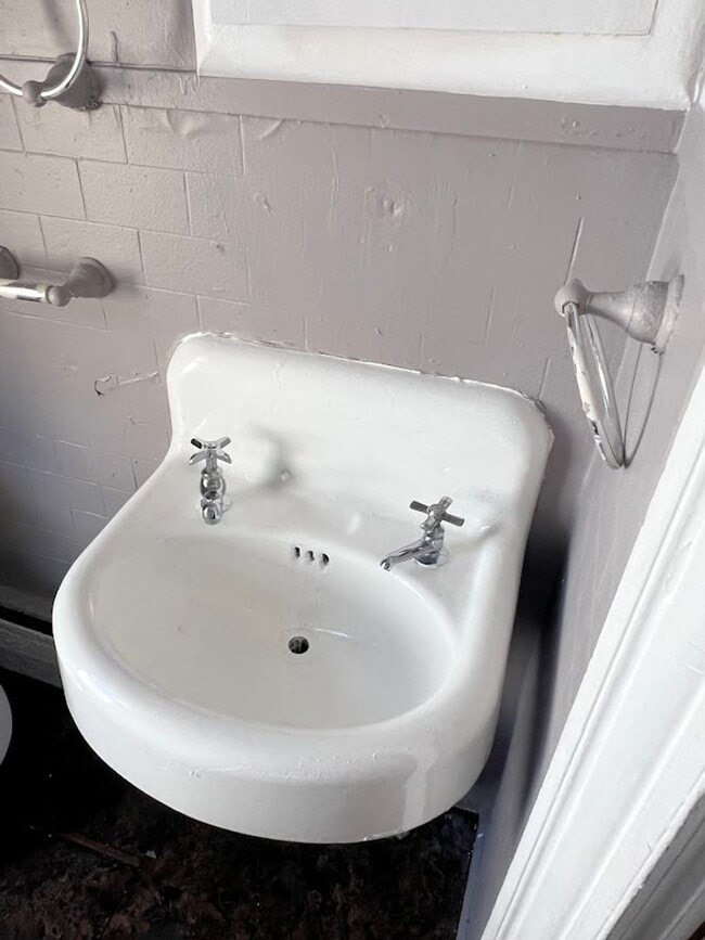 Building Photo - 1620 Perkiomen Ave