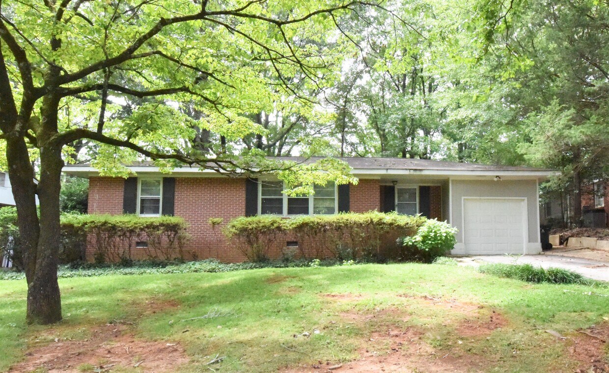 Primary Photo - 1108 E Magnolia Ave