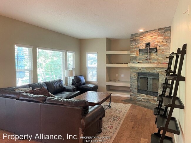 Building Photo - 3 br, 2.5 bath House - 1627 W. Fort Road