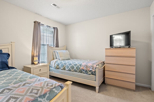 Building Photo - 5030 Windsor Green Way