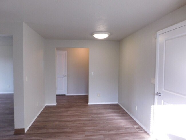 Foto del edificio - 3Bd/2Ba Single Story Home-For viewing!