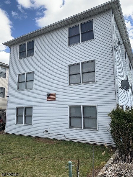 Building Photo - 140 W Stimpson Ave