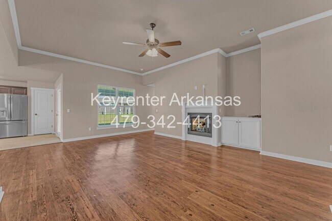 Foto del edificio - Beautiful 3-Bedroom Home with Open Layout & Fenced Backyard!