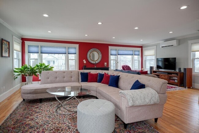 Foto del edificio - 24 Hillcrest Cir