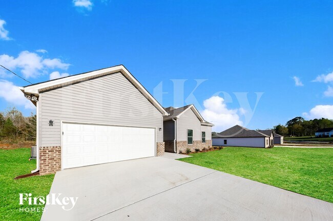 Building Photo - 170 Lakewood Ln