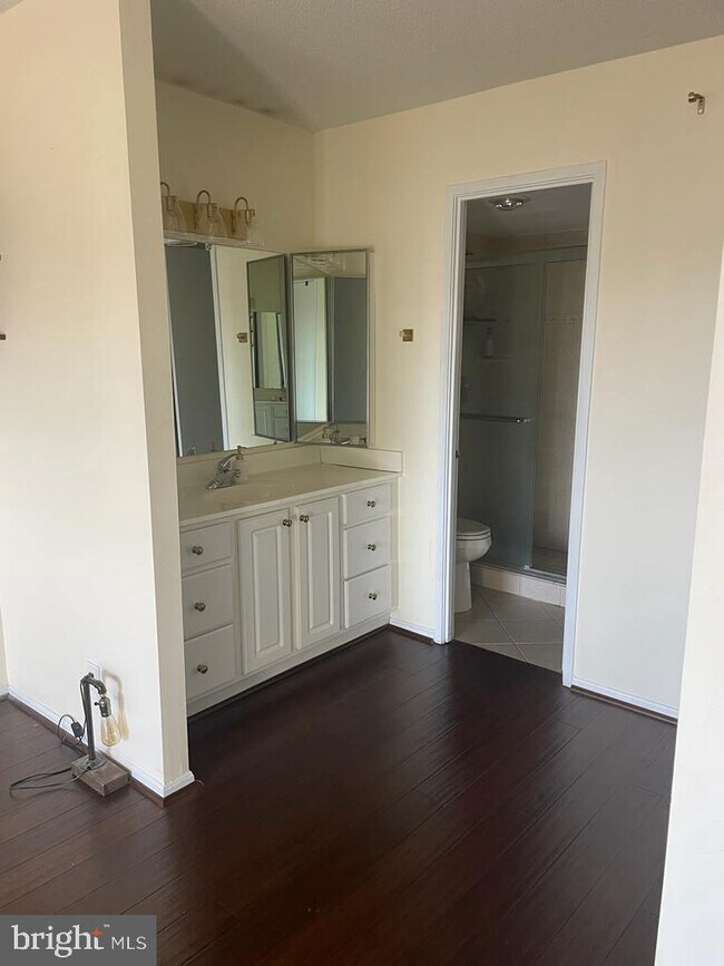 307 Yoakum Pkwy Unit 821, Alexandria, VA 22304 Room for Rent in