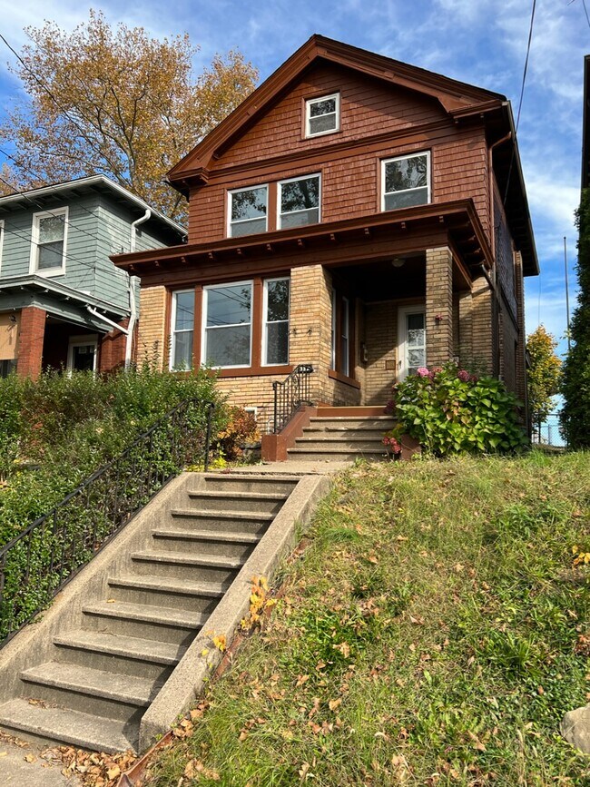 Front - 1507 Grandview Ave