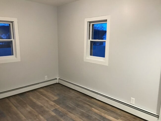 Building Photo - 14 May St