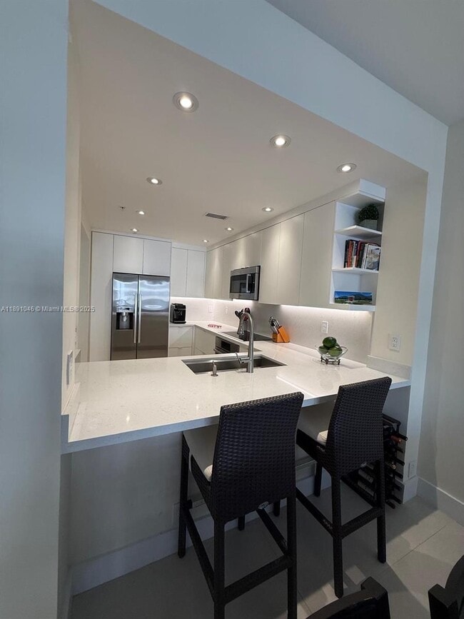 Foto del edificio - 201 Crandon Blvd