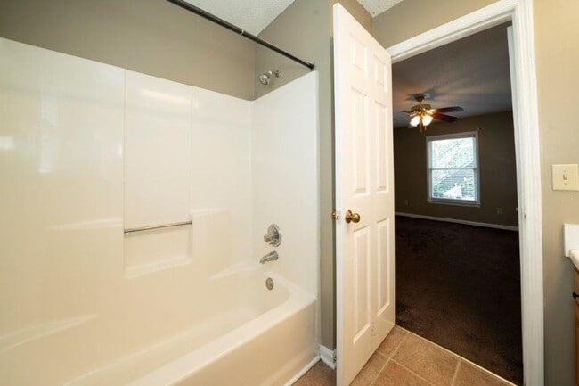 Foto del edificio - 211 W Longleaf Dr