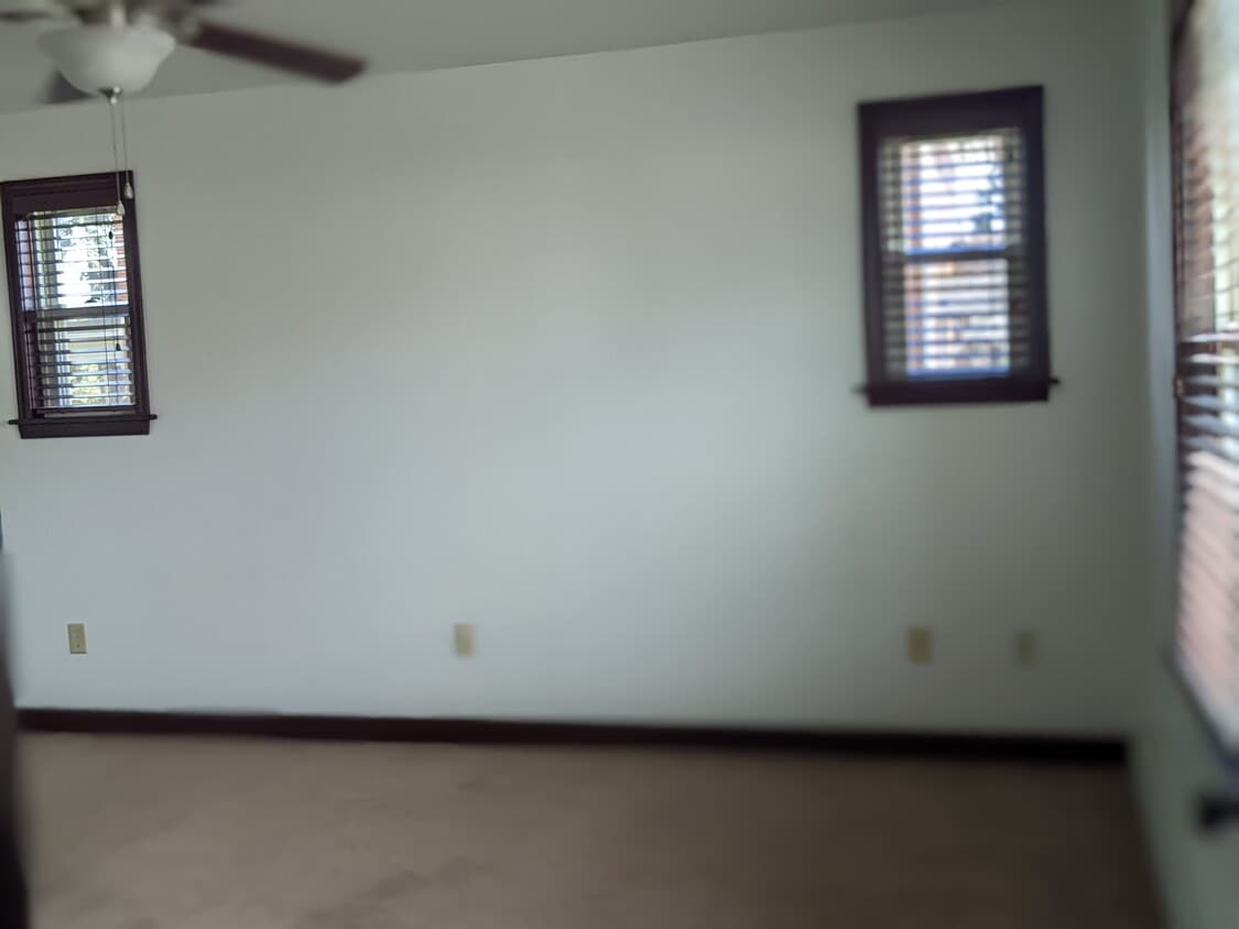 Master bedroom - 613 N Chestnut St