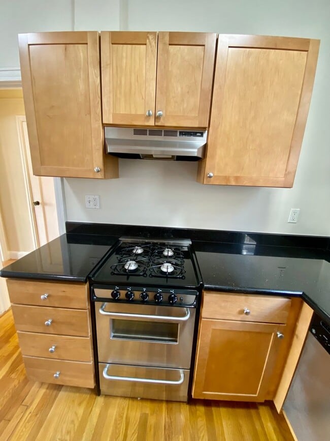 Building Photo - 1925 Pierce St