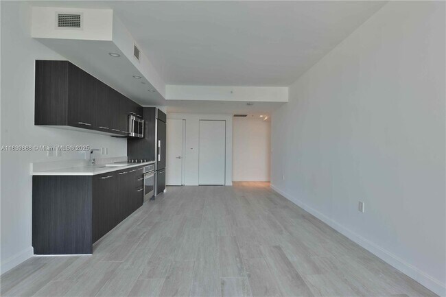 Foto del edificio - 45 SW 9th St