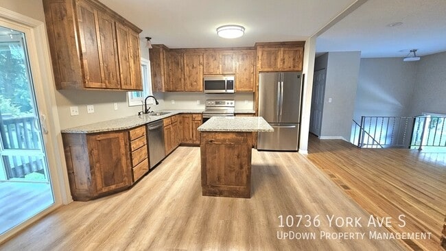 Building Photo - 10736 York Ave S