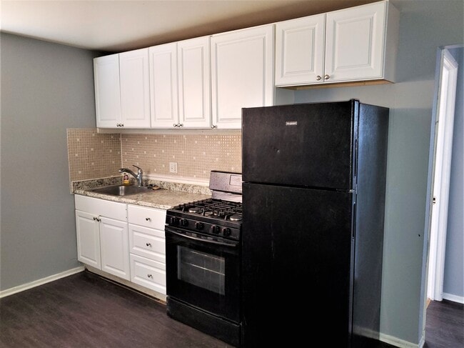 Building Photo - 814 Schirmer St