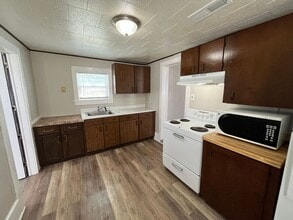 Building Photo - 310 W Arnold St