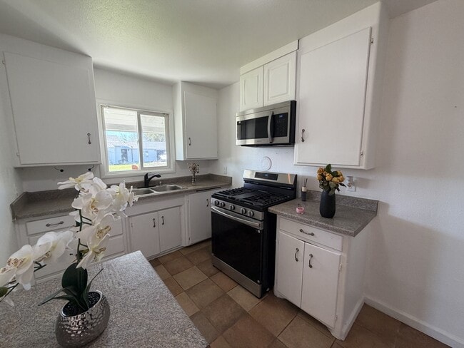 Building Photo - 1534 Melrose Ave