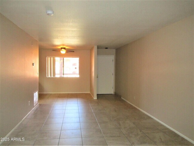 Foto del edificio - 12212 N Paradise Vlg Pkwy S