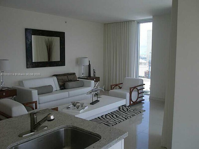 Foto del edificio - 185 SW 7th St