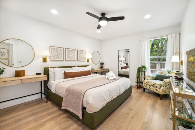 Building Photo - 2352 W Houston St