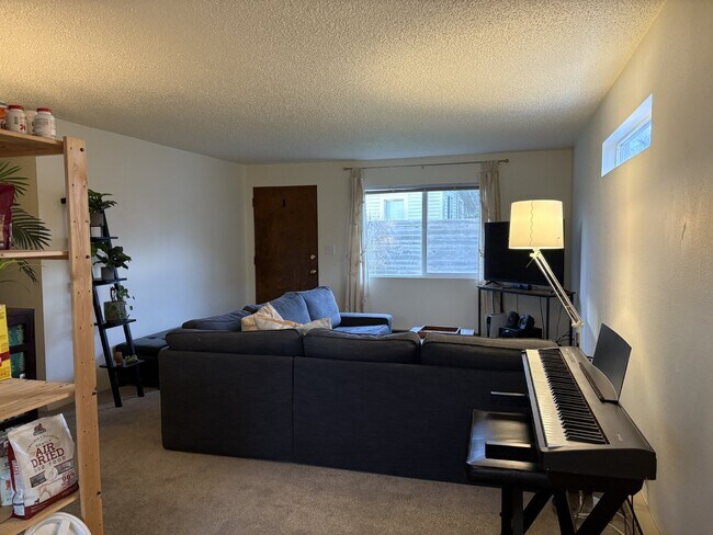 Building Photo - Quiet, Cozy 2-Bedroom Located in Columbia Neighborhood