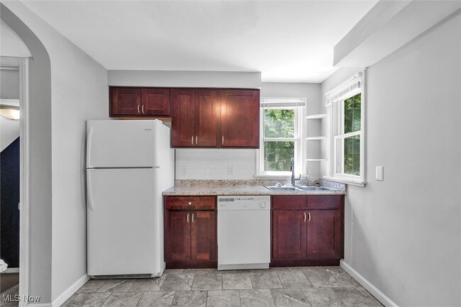 Building Photo - 1130 Haselton Rd