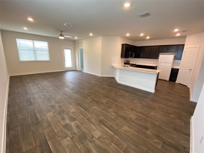 Building Photo - 14013 Neskar Dr