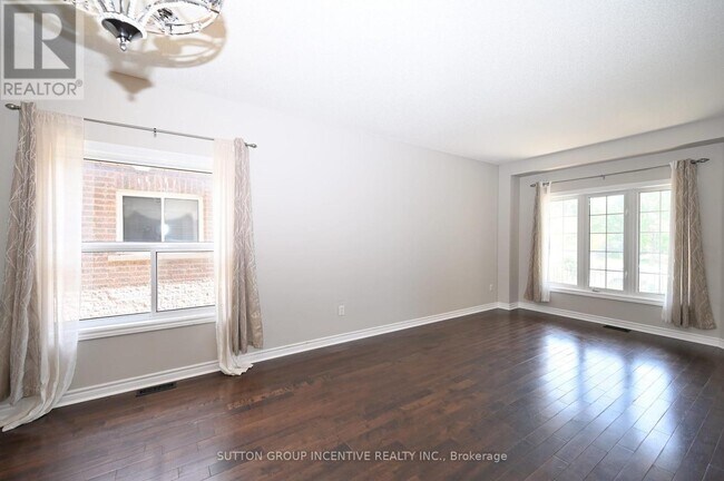 Building Photo - 149 Raymond Crescent