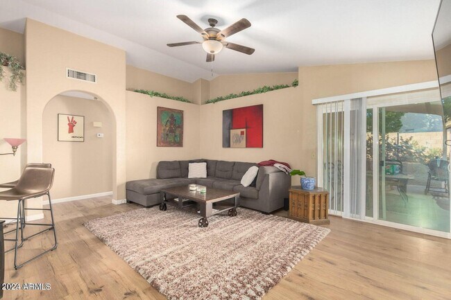 Foto del edificio - 4326 E Rosemonte Dr