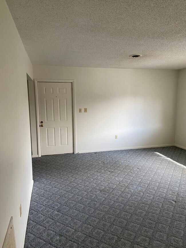 Building Photo - 356 Genesis Cir
