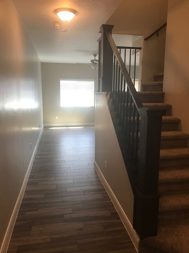 Building Photo - Townhouse In Santa Clara, Close To New Med...