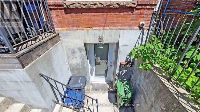 Building Photo - 41 Gladstone Ave