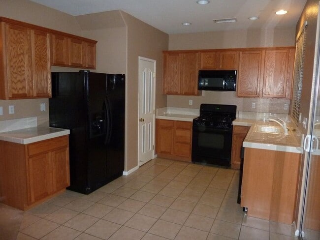 Photo - FOR RENT – Available January 10, 2026 House