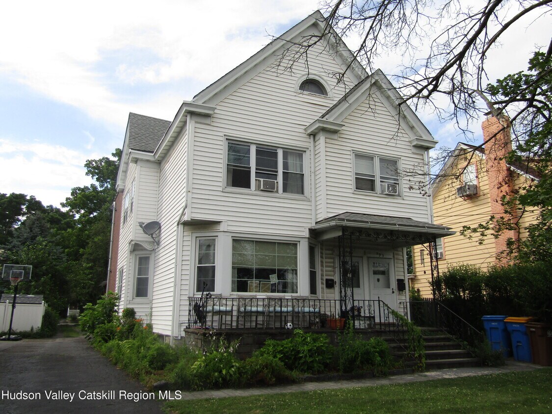 Foto principal - 393 Albany Ave