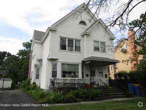 Building Photo - 393 Albany Ave