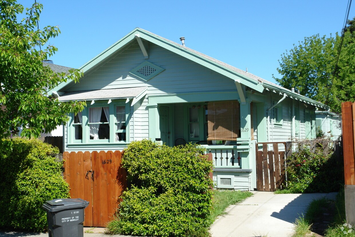 Primary Photo - 1629 Russell St