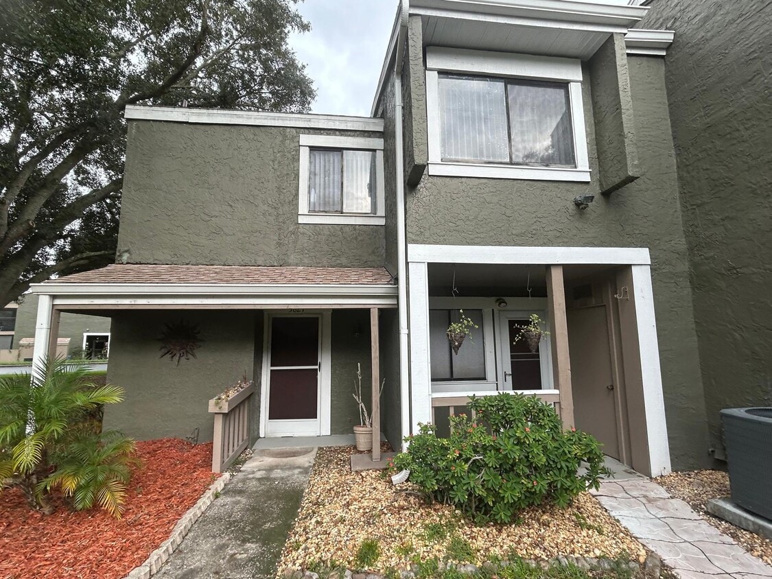 Primary Photo - 5821 Windhover Dr