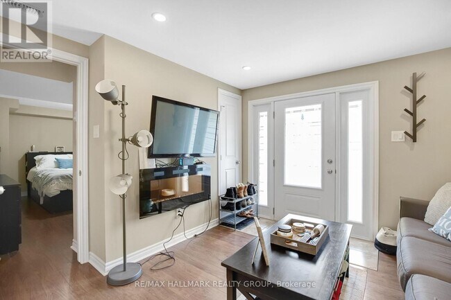 Photo du bâtiment - 3407 Woodroffe Ave
