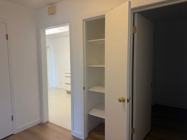 Foto del edificio - Campbell Charmer- 2 Bedroom 1 Bath Duplex with Garage