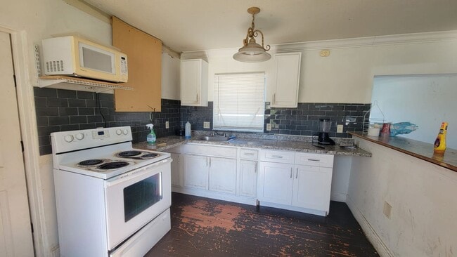 Photo - 1407 McCoy Rd House