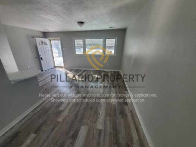 Building Photo - Beautiful Home Near Warren Park!