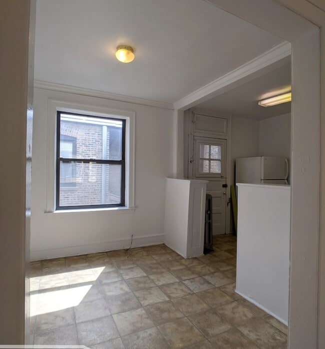 Building Photo - 2332 N Spaulding Ave