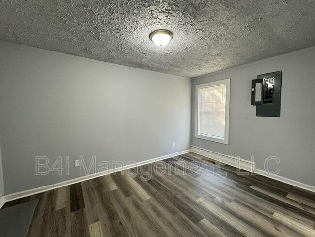 Building Photo - 1310 Forrest Ave